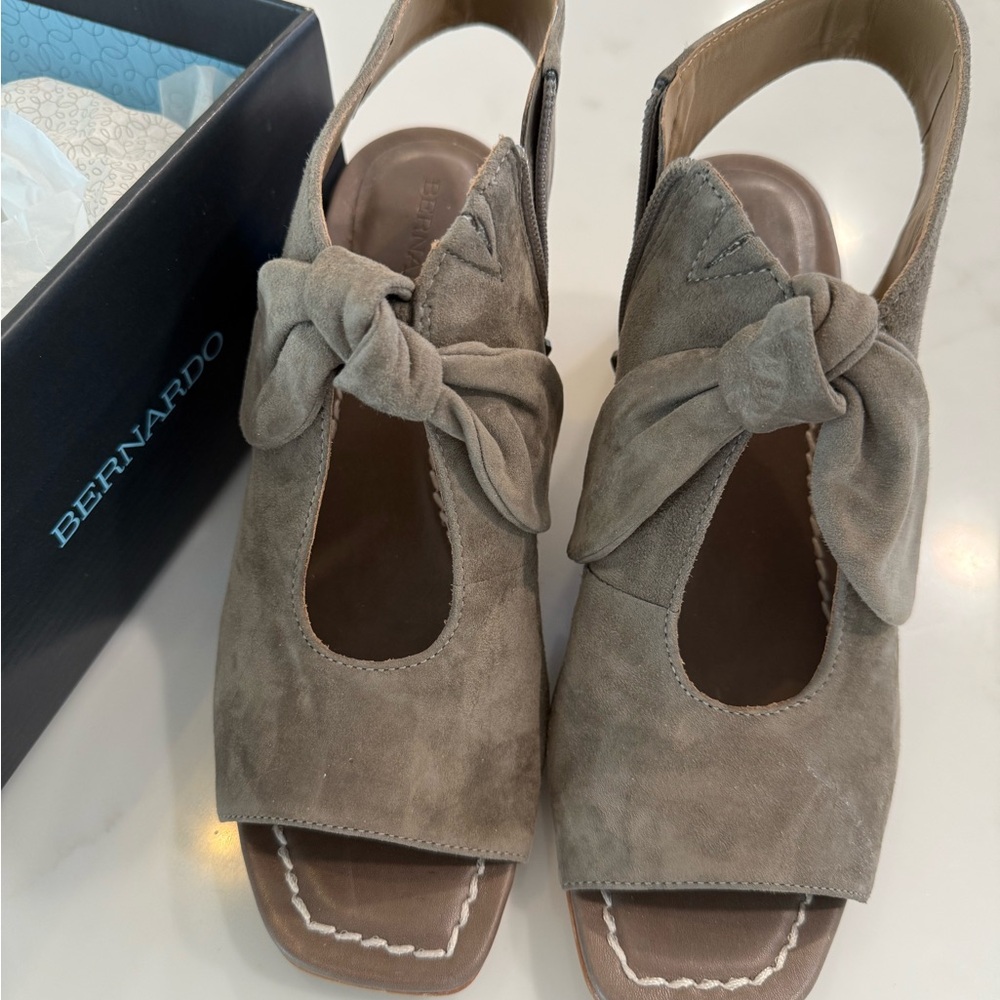 Bernardo Women's Brown Suede Sandals